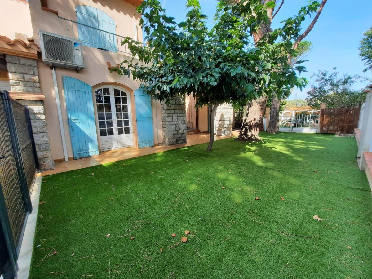 Domaine Des Pins Saint-Estève Exterior foto