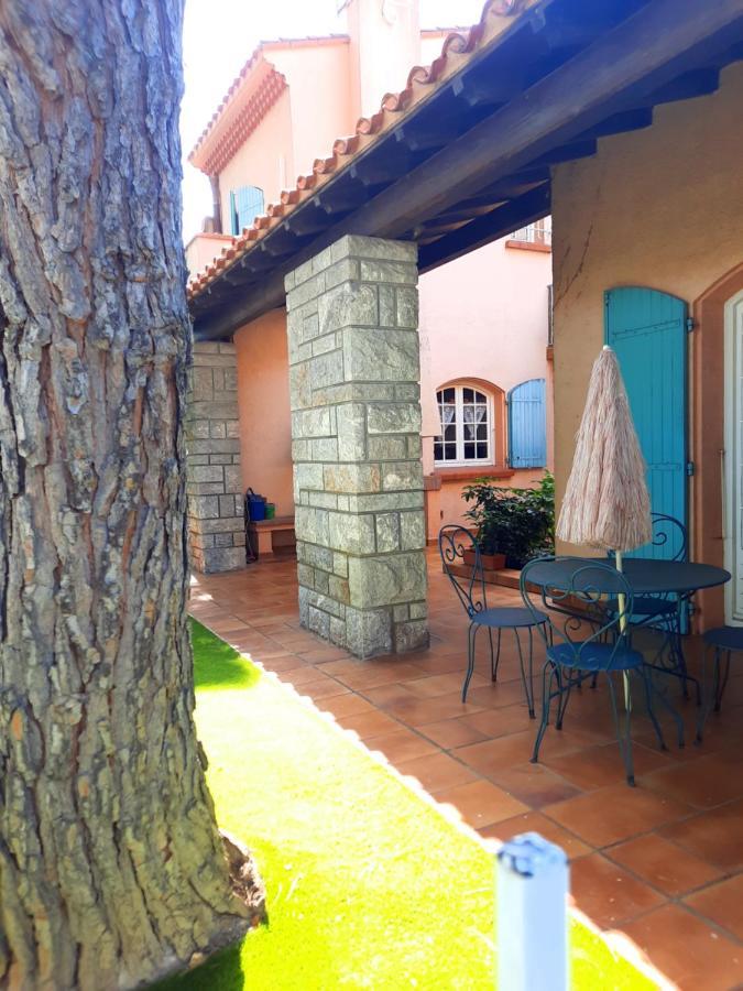 Domaine Des Pins Saint-Estève Exterior foto